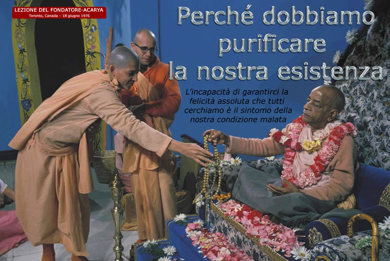 La lezione del fondatore-acarya: Perché dobbiamo purificare la nostra esistenza. [Srila Prabhupada porge il japamala a un nuovo discepolo durante una cerimonia d’iniziazione a Città del Messico, nel 1975.]