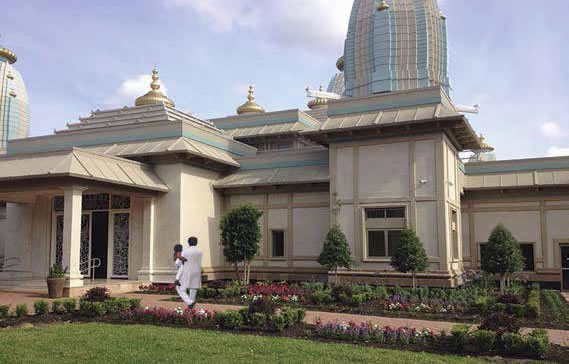 Il nuovo tempio ISKCON di Houston, situato a circa dodici chilometri dal centro della città, offre alla comunità dei devoti di Krishna, in crescita costante, un luogo ideale per servire il Signore.