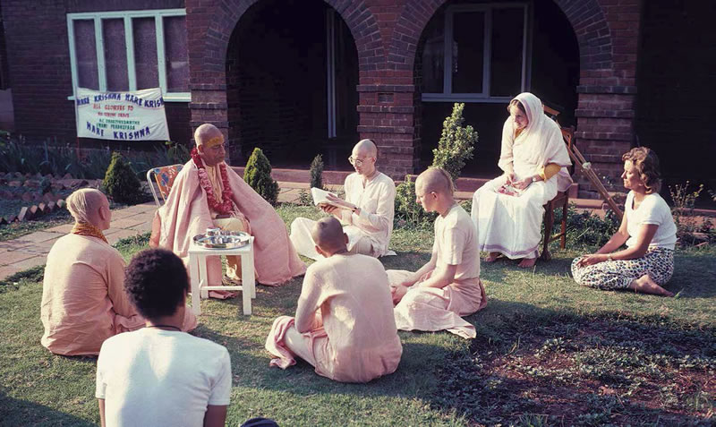 Srila Prabhupada al tempio di Johannesburg, nel 1975.